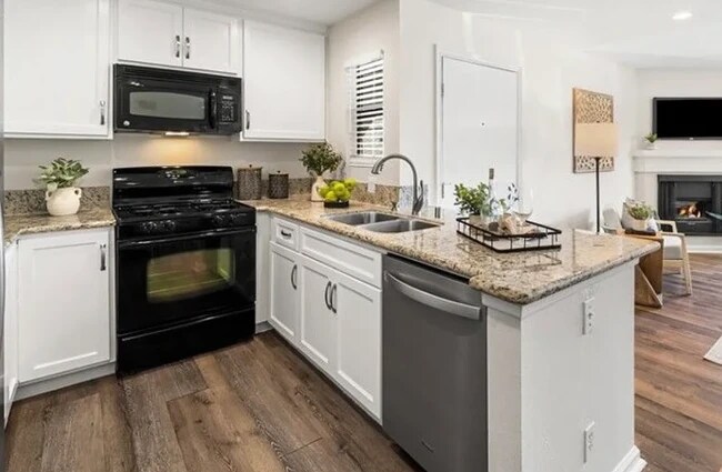 Foto del edificio - 19034 Rockwood Dr