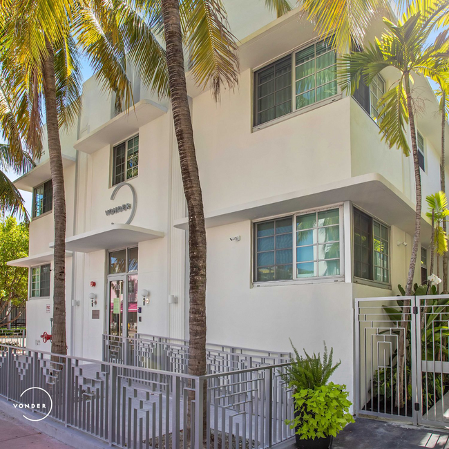 Vonder Miami Beach - 200 Collins Ave