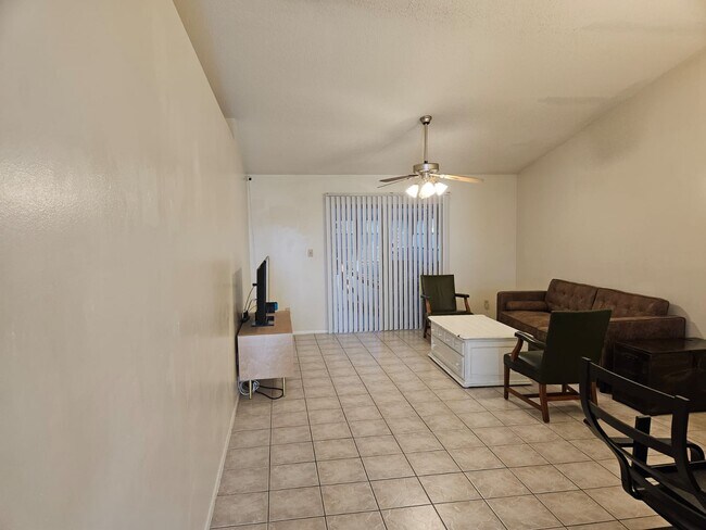 Foto del edificio - 3160 Smoke Signal Cir