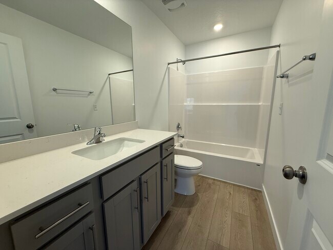 Building Photo - 1508 W Charmer Ln