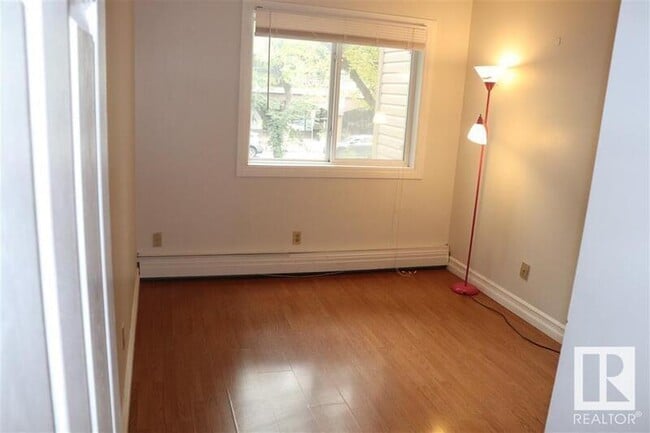 Building Photo - 8149-8111 111 St NW