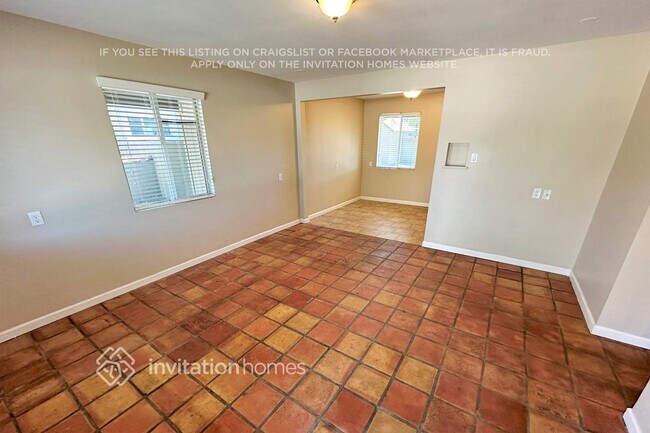 Building Photo - 4402 S Park Dr