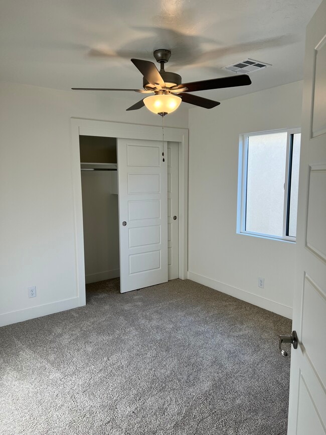 Building Photo - 499 S Stewart Creek Cv