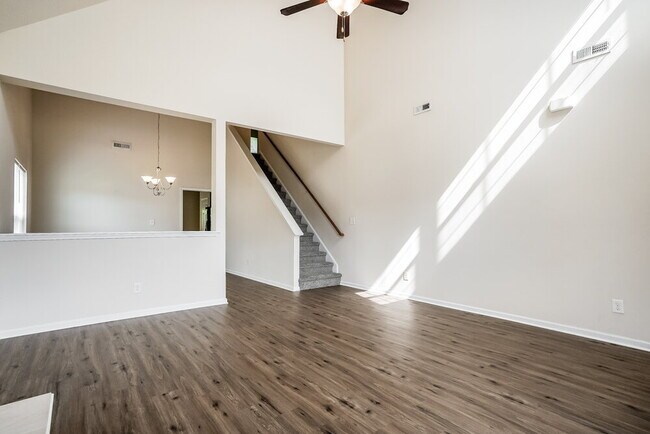 Foto del edificio - 1056 S Philwood Ct