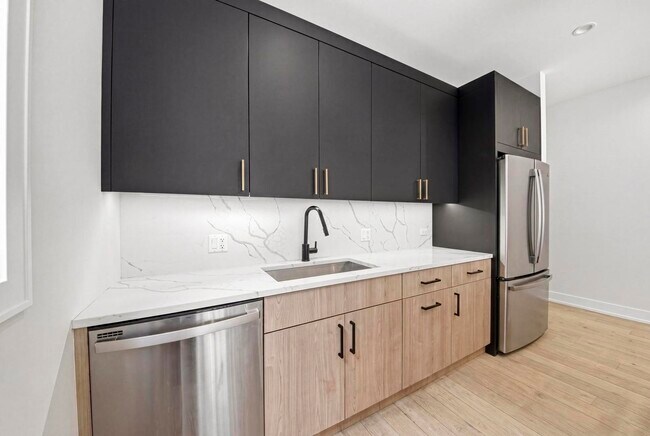 Foto del edificio - 2143 W Adams St