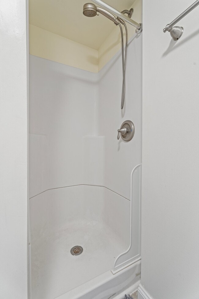 Building Photo - 414 E Lincoln St