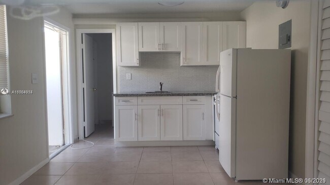 Building Photo - 1209 N 17th Ave