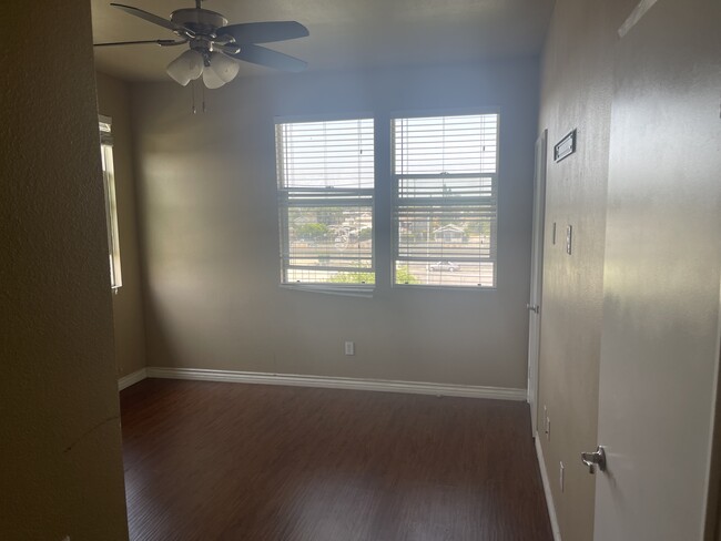 The room has 3 windows which price natural light - 500 N Willowbrook Ave