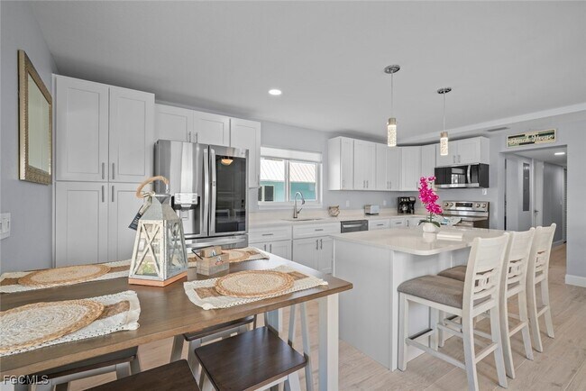 Foto del edificio - 6151 Estero Blvd