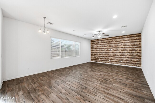 Building Photo - 668 N Sparrow Ct