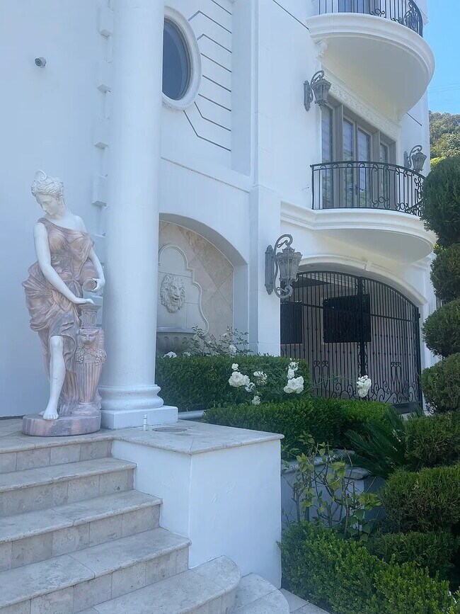 Foto del edificio - NO MIN CREDIT SCORE REQUIRED, BK OKAY, PAST EVICTION OKAY!, BACKGROUND FRIENDLY. Apply at "The Re...