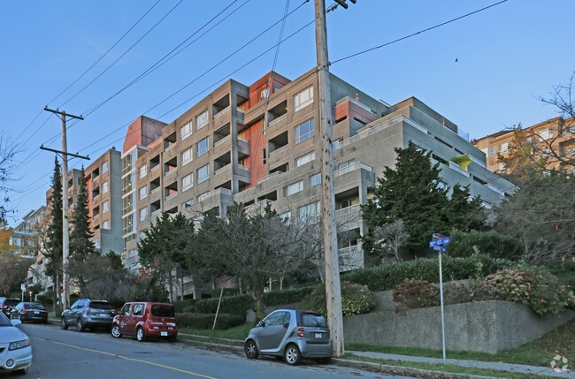Building Photo - Elmwood Apartments  
