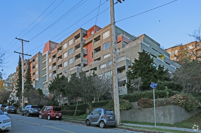 Photo du bâtiment - Elmwood Apartments  