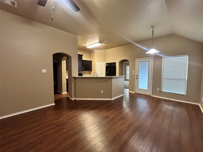 Building Photo - 117 Brookside Dr