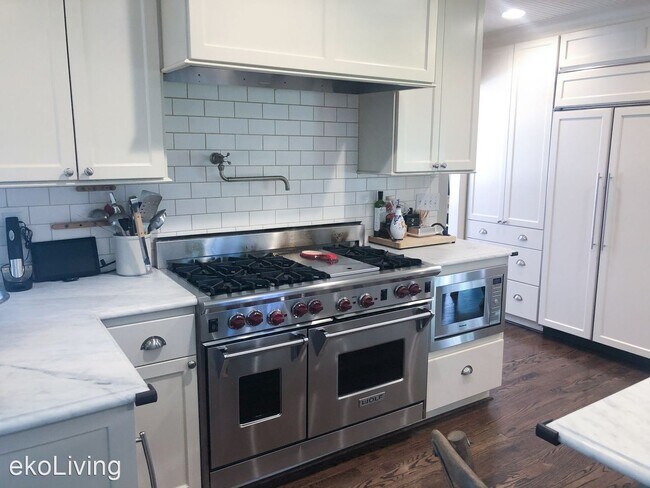 Foto del edificio - 4 br, 4.5 bath House - 5015 SW Maple Lane