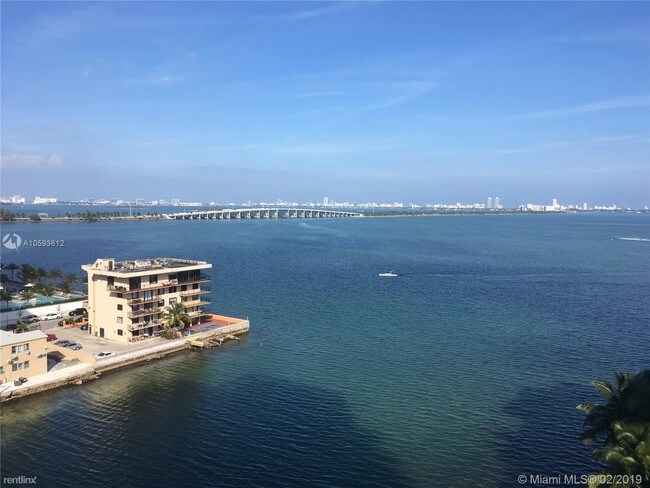 Building Photo - 2 br, 2 bath  - The Crimson Condo