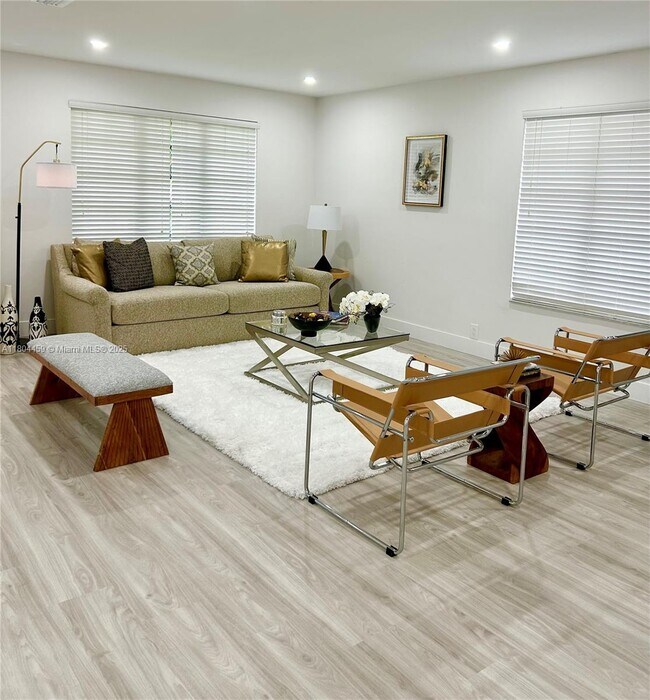 Foto del edificio - 845 Ludlam Dr