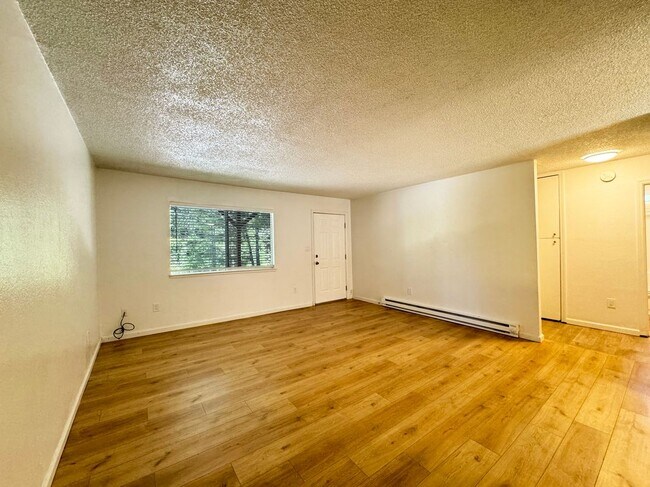Foto del edificio - 2148 Primrose Dr