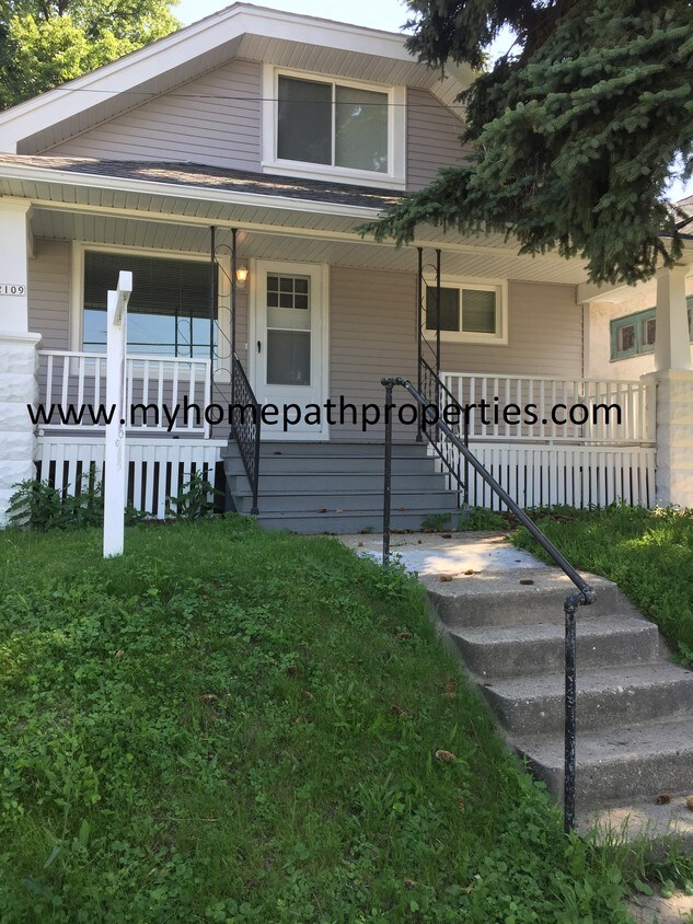 Primary Photo - 2109 E St Francis Ave