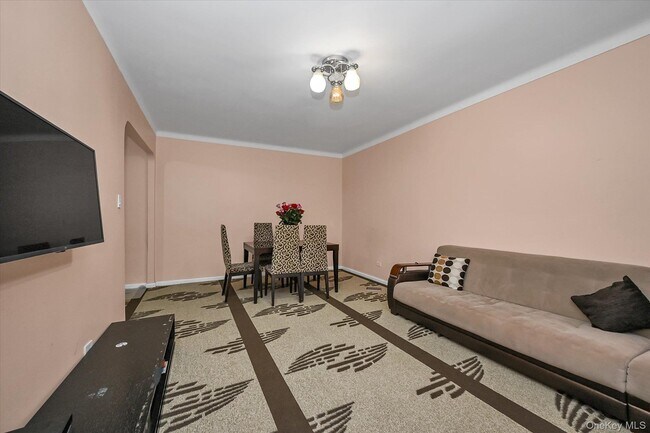 Foto del edificio - 99-41 64th Ave