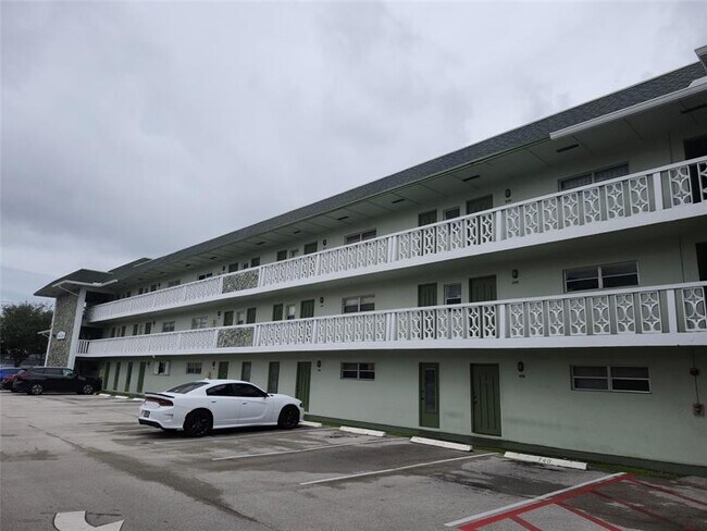 Foto del edificio - 4200 NW 3rd Ct