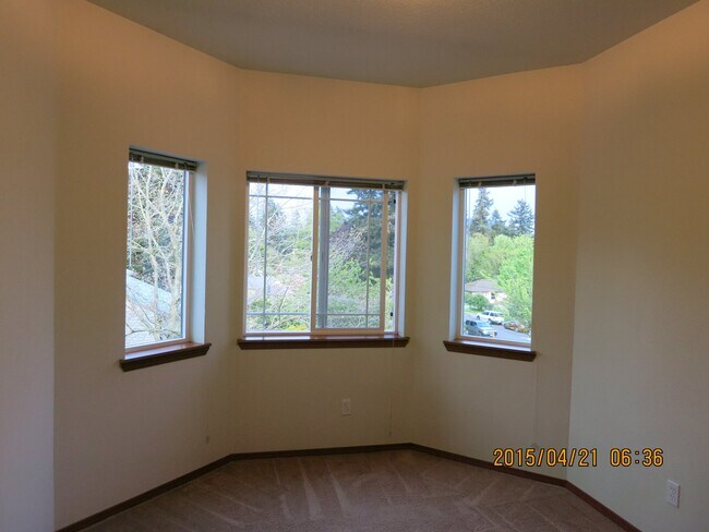 Photo - 12231-12239 SE Bush St (Portland, OR) Apartment