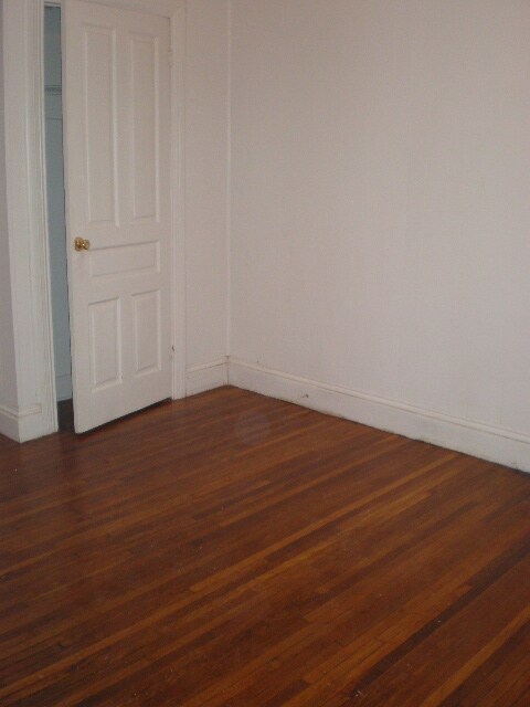 Foto del edificio - 3 Bed 2 Bath Apartment in the West End of ...