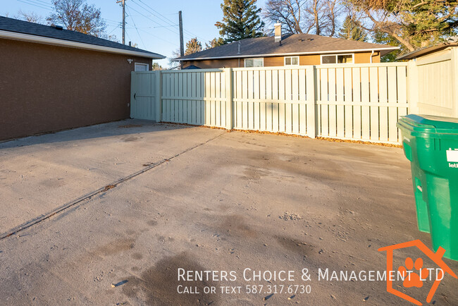 Photo du bâtiment - Cat Friendly Basement Suite with Driveway ...