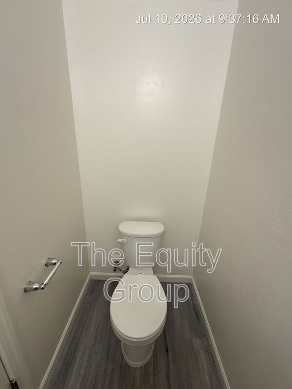 Building Photo - 735 S Pinkham St