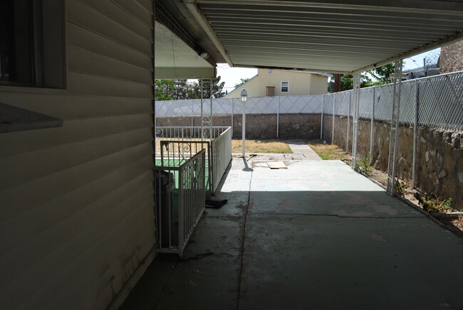Building Photo - 929 Giles Rd