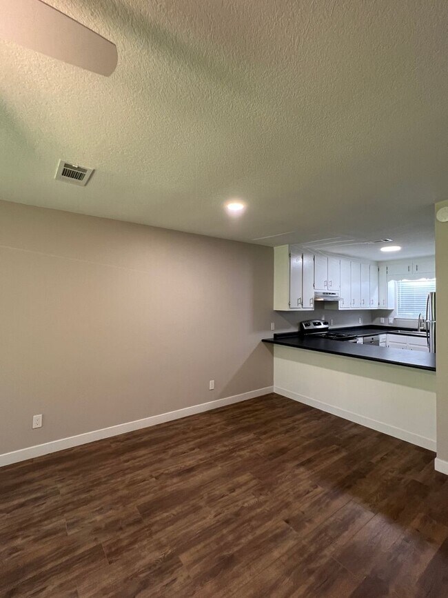 Building Photo - Move In Special $250 off 1st Months Rent