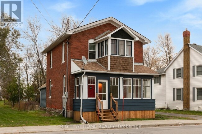 Building Photo - 6615 Fourth Line Rd