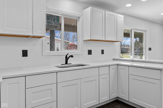 Building Photo - 804 S Albany St