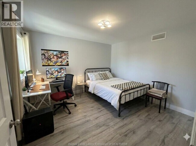 Photo du bâtiment - 521 Campbell Ave