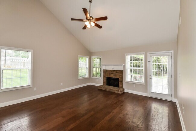 Building Photo - 709 Williamsburg Ct
