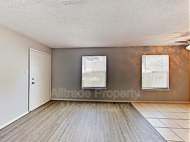 Foto del edificio - 4311 Belrad Dr