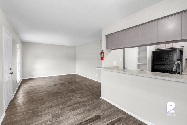 Building Photo - 7615 Grahamcrest Dr