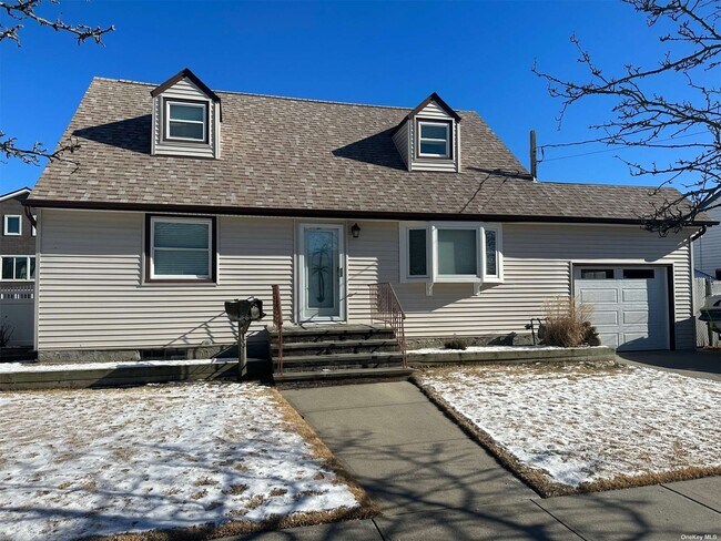 Building Photo - 69 Stirling Ave