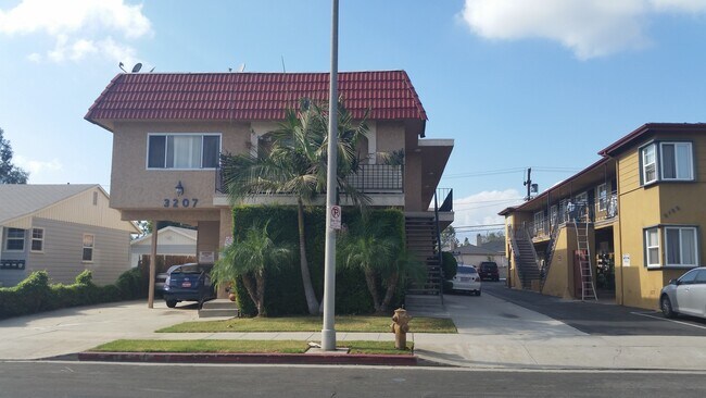 Building Photo - 3207 Bagley Ave