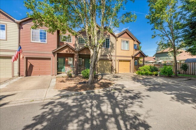 Foto del edificio - Crisp, Updated Townhome Near Nike & Shopping