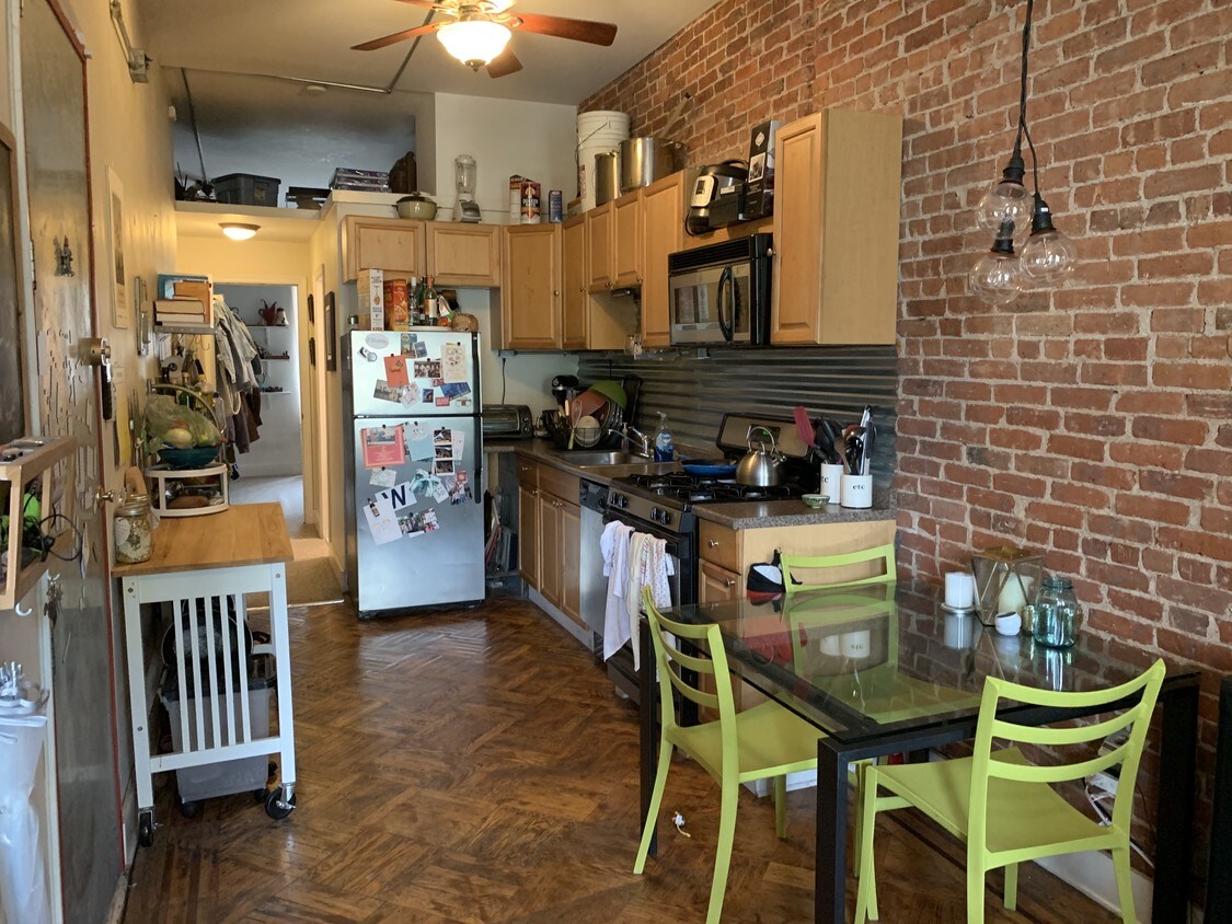 Primary Photo - 332 E 116th St