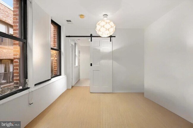 Foto del edificio - 1842 California St NW