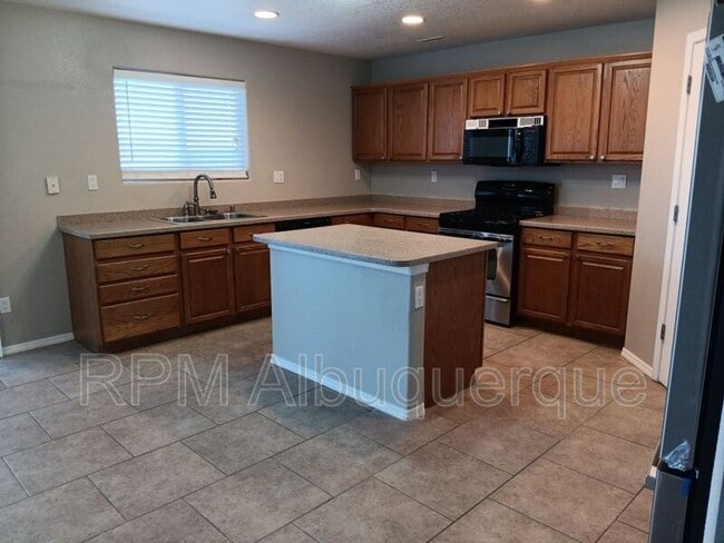 Building Photo - 6523 Avenida Madrid NW