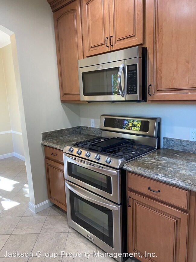 Building Photo - 3 br, 2 bath House - 421 Castilian Way