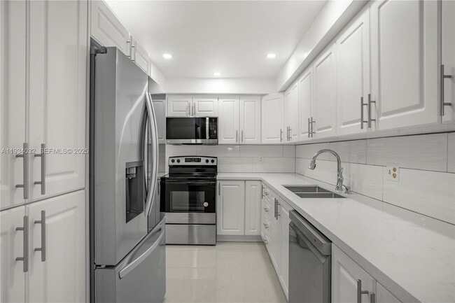 Building Photo - 1300 St Charles Pl