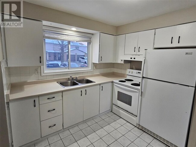 Building Photo - 215 Trudeau Dr