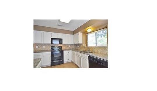 Foto del edificio - 7820 Roberta Dr