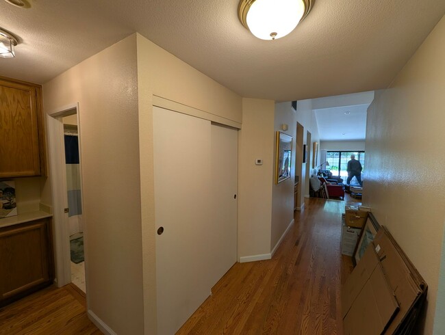 Foto del edificio - Rare 2/2 Bancroft Village Townhouse Availa...