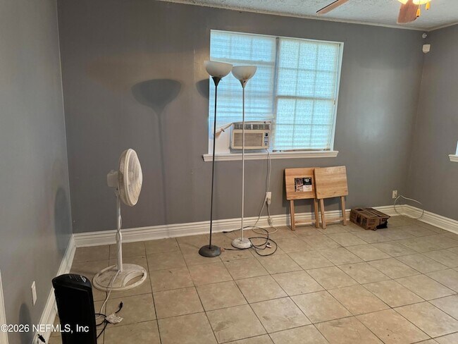 Foto del edificio - 1138 E 19th St