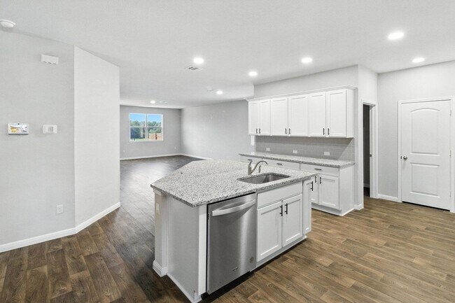 Foto del edificio - 211 Rainmaker Ln